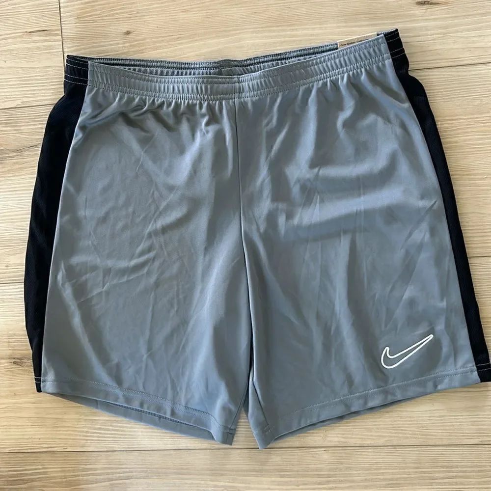 Nike Dri-Fit Academy Mens Shorts, size L, grey, NWT